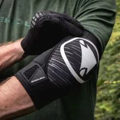 Endura SingleTrack Elbow Protector II -Cykler Salg Endura SingleTrack Elbow Protector II Elbow Pads Black SS20 E1254BK S M 1