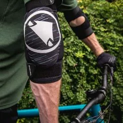 Endura SingleTrack Elbow Protector II -Cykler Salg Endura SingleTrack Elbow Protector II Elbow Pads Black SS20 E1254BK S M 2