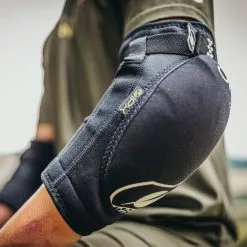 O'Neal Dirt Elbow Guard 13 O'Neal Dirt Elbow Guard -Cykler Salg oneal 2023 bike slickrock jersey matrix shorts dirt elbow guard 2